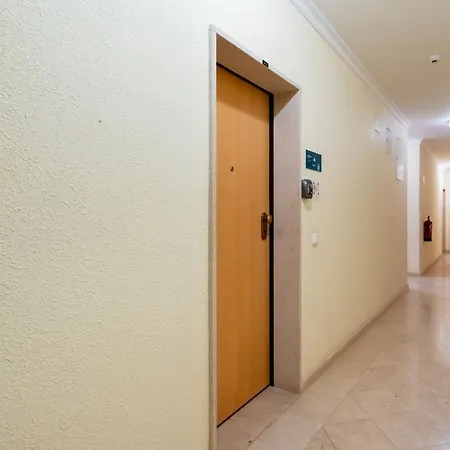 Bright 1 Bdr Flat With Pool & Balcony By Lovelystay *