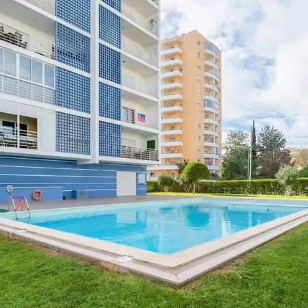 Bright 1 Bdr Flat With Pool & Balcony By Lovelystay